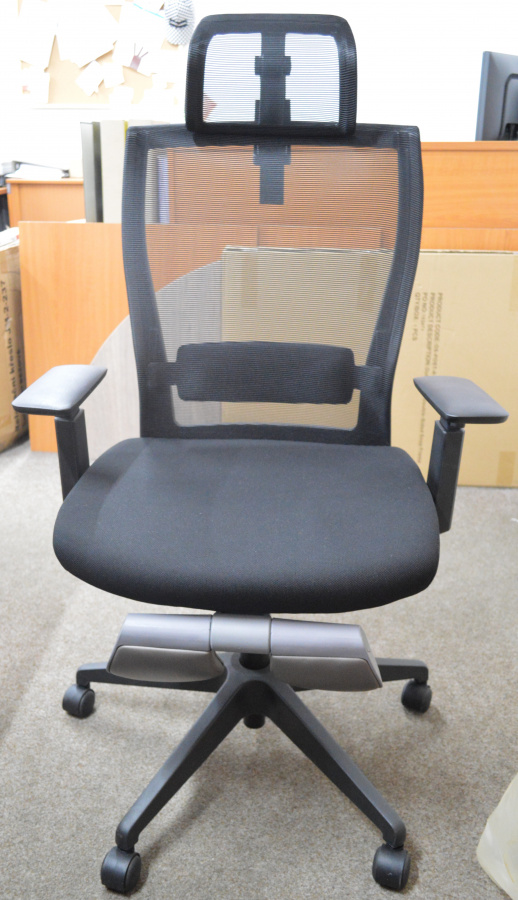 Kancelárská stolička M5 celočierná, podpera nohou šedá, č. AOJ342 gallery main image